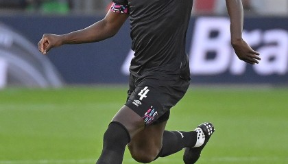 爱游戏入口-官宣前崩盘？祖马签约泰山突曝双变数，体检与授权书同时亮红灯