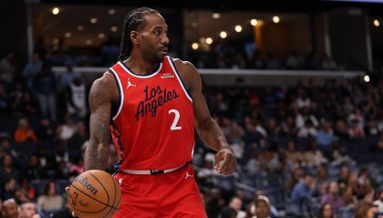 爱游戏在线-不要有大事呀！小卡两次受伤&amp;末节伤退  出战26分钟砍31分6板2断