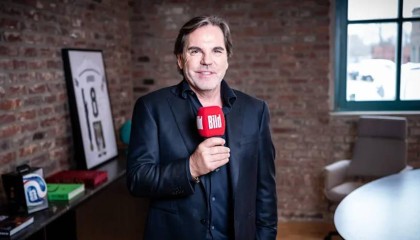 爱游戏官网-经纪人：拜仁24年夏邀纳帅回归，我们考虑时埃贝尔不停发表情包